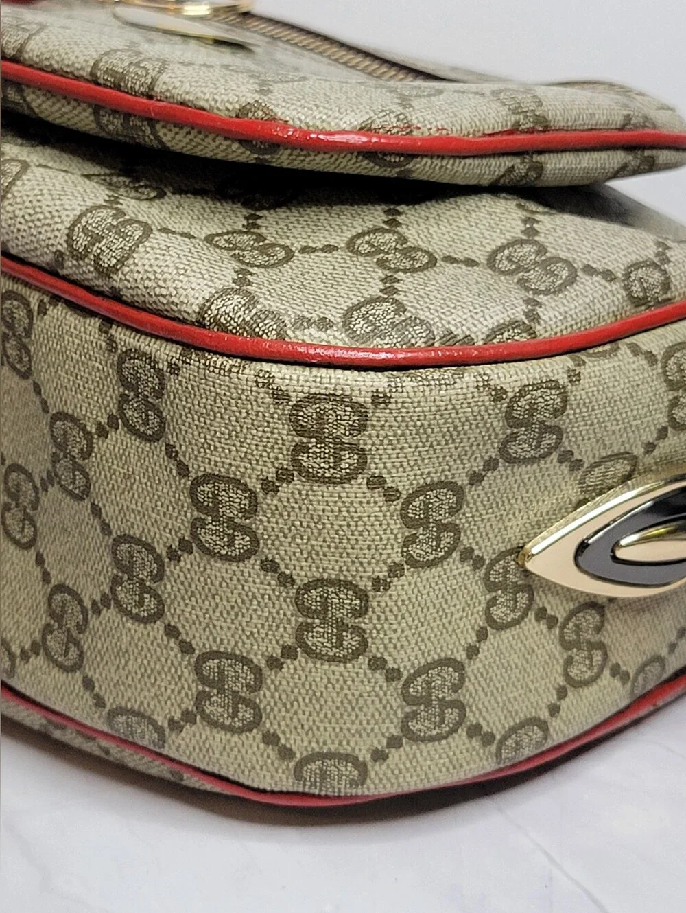 GUARANTEED AUTHENTIC/VINTAGE 1970s GUCCI, CROSSBODY 10" X 7" X 3" - Picture 7 of 13